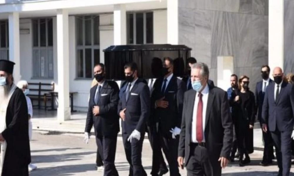 Χρήστος Κυριαζής: Πλήθος κόσμου στην κηδεία- Το τελευταίο «αντίο» ειπώθηκε με τη συνοδεία κιθάρας και τραγουδιών του μεγάλου ερμηνευτή